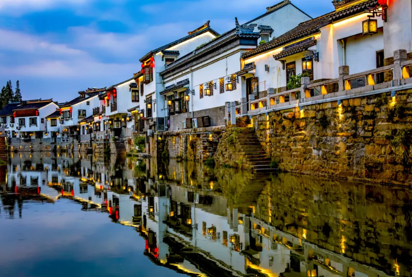 Shanghai A Slow Journey Through Baoshan’s Golden Autumn: History, Nature, and Nostalgic Flavors
