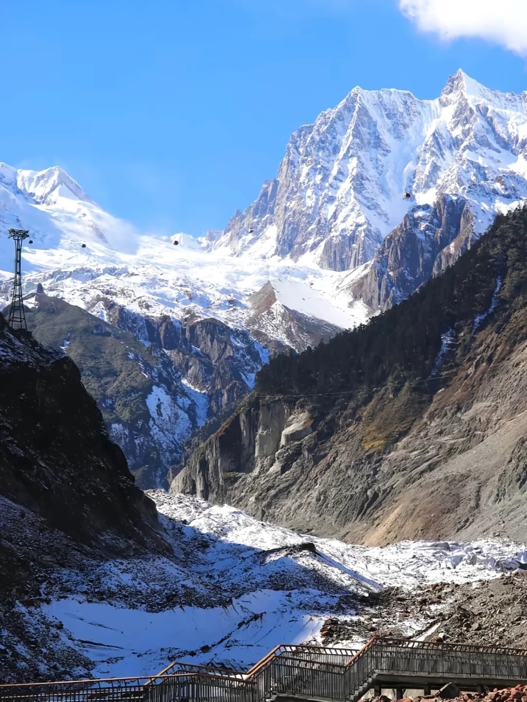 Hailuogou Glacier Park: A Journey Where Glaciers Meet Hot Springs in the Hengduan Mountains